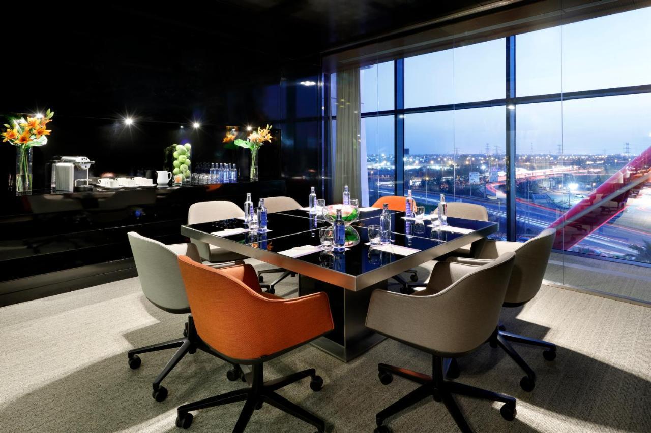 Hyatt Regency Barcelona Tower Hotel L'Hospitalet de Llobregat Exterior photo Meeting room at the airport