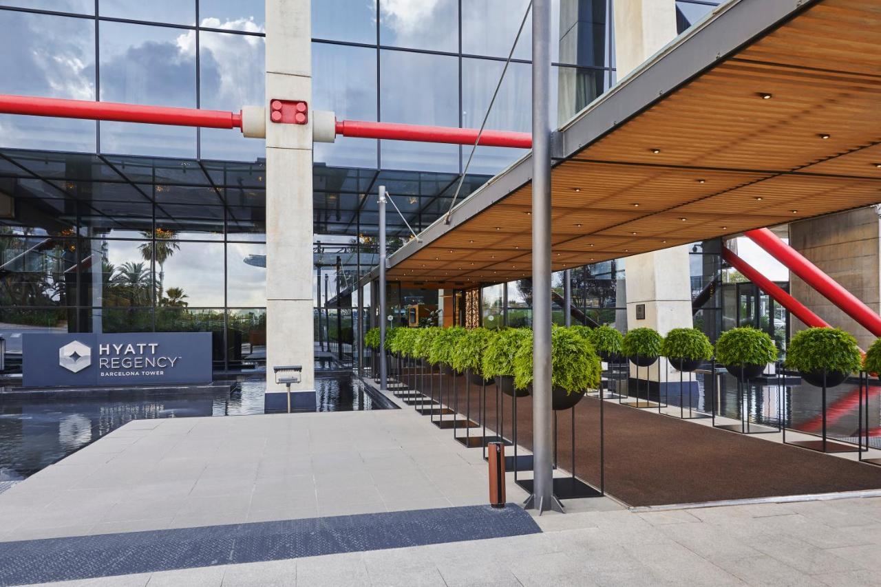 Hyatt Regency Barcelona Tower Hotel L'Hospitalet de Llobregat Exterior photo Entrance to Hyatt Regency Chennai