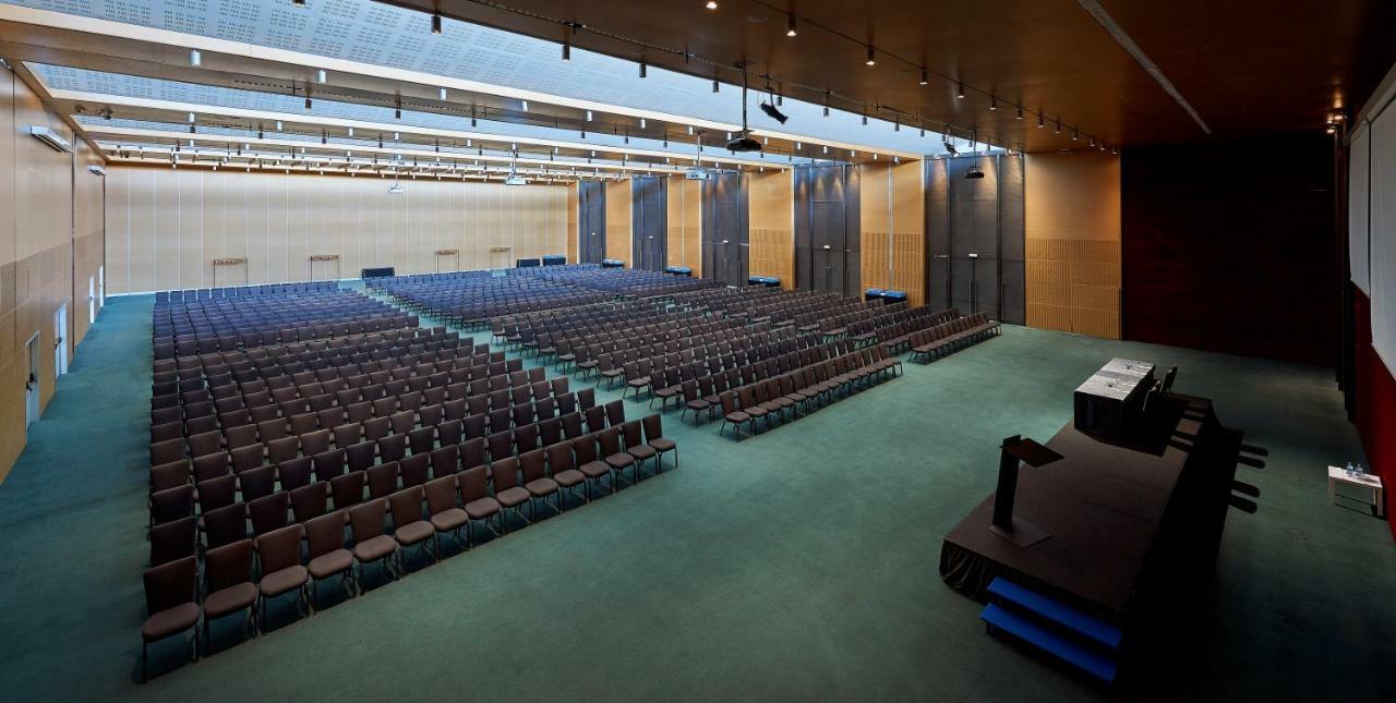 Hyatt Regency Barcelona Tower Hotel L'Hospitalet de Llobregat Exterior photo The main conference hall